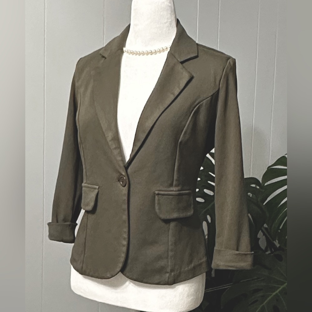 🛍️ Wearever Green 1 Button stretch jacket great condition.